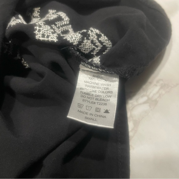 Buttons Embroidered Top - Picture 4 of 10